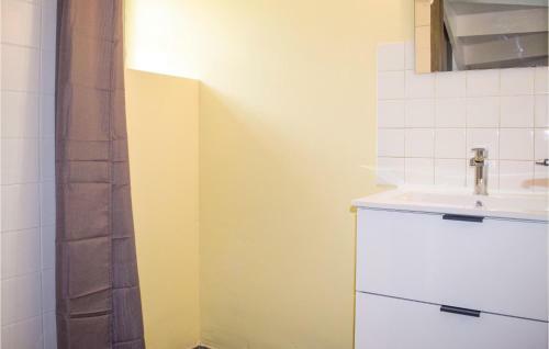 One-bedroom Holiday Home In Goudelin