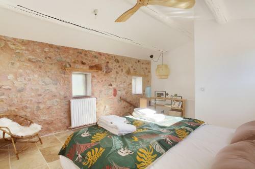 Hostal Domaine Les Petites Vaines