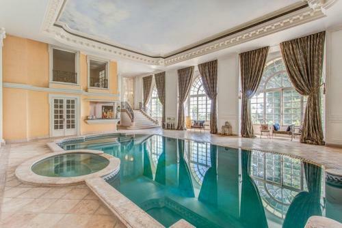 Grasse Chateau Sleeps 14 Pool Air Con Wifi