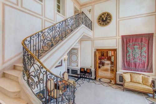 Grasse Chateau Sleeps 14 Pool Air Con Wifi