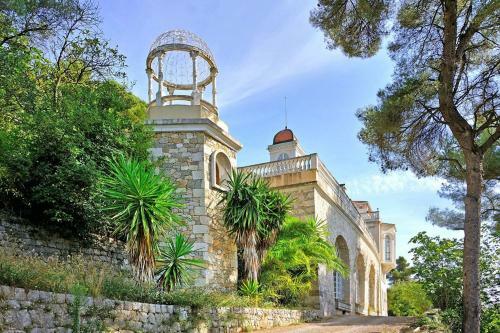 Grasse Chateau Sleeps 14 Pool Air Con Wifi