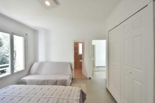Panoramic View - Architect-designed Villa With Swimming Pool