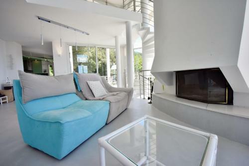 Panoramic View - Architect-designed Villa With Swimming Pool