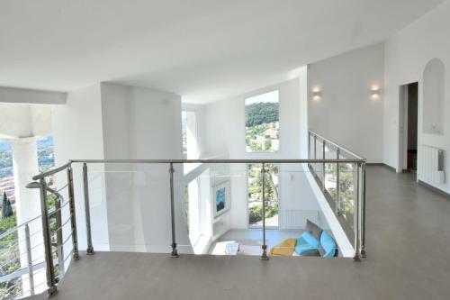 Panoramic View - Architect-designed Villa With Swimming Pool