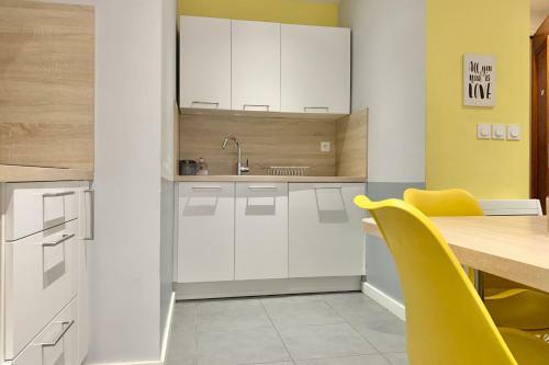 Apartamento See Life In Yellow For 6 In A Famous District #d6