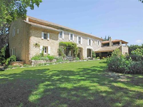 Spacious Mansion In Grignan With Swimming Pool