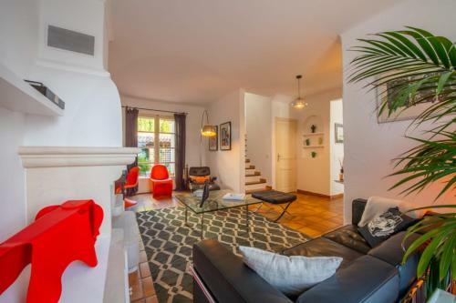 Elegant Village House In Grimaud