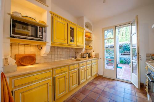 Elegant Village House In Grimaud