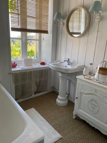 Hostal Le Petit Chateau