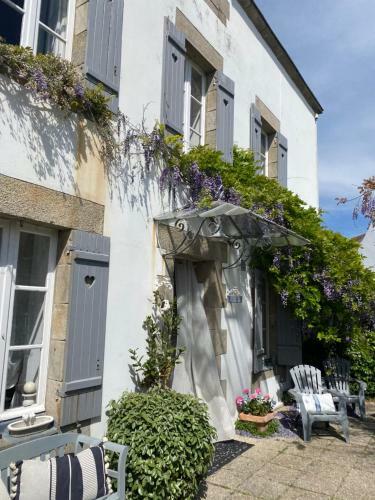 Hostal Le Petit Chateau