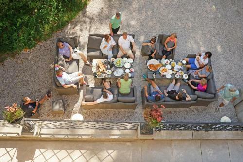 Hallines Chateau Sleeps 26 Wifi