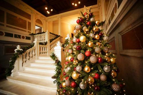 Hallines Chateau Sleeps 26 Wifi