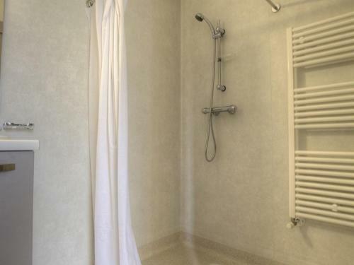 G�te Gu�reins, 2 Pi�ces, 2 Personnes - Fr-1-493-323