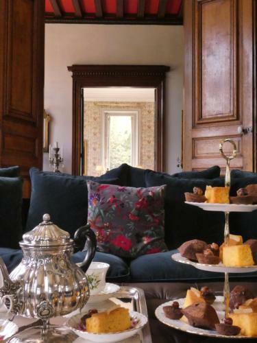 Hostal Chateau de Hi�ville