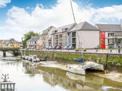Beautiful Apartment In Isigny-sur-mer With Private Terrace