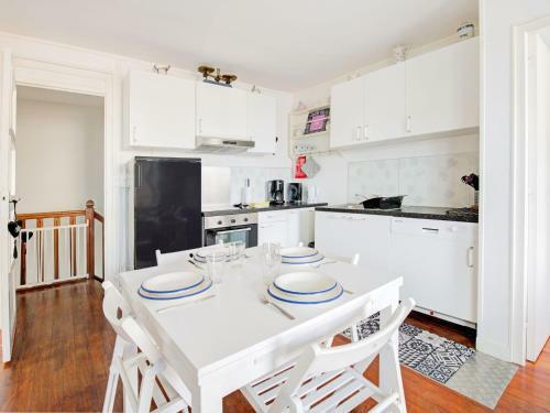 Attractive Apartment In Isigny-sur-mer Near Centre