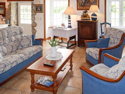 Holiday Home Maner Drolic - Ker238