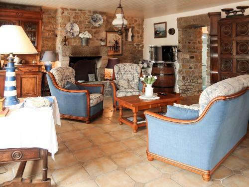 Holiday Home Maner Drolic - Ker238