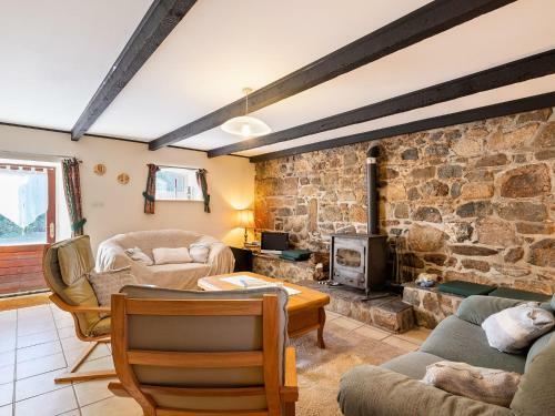 Graceful Holiday Home In Le Faou�t With Swimming Pool
