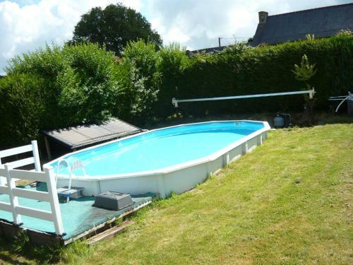 Secluded Holiday Home In La Chapelle Neuve With Pool
