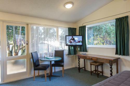 18th Avenue Thermal Motel