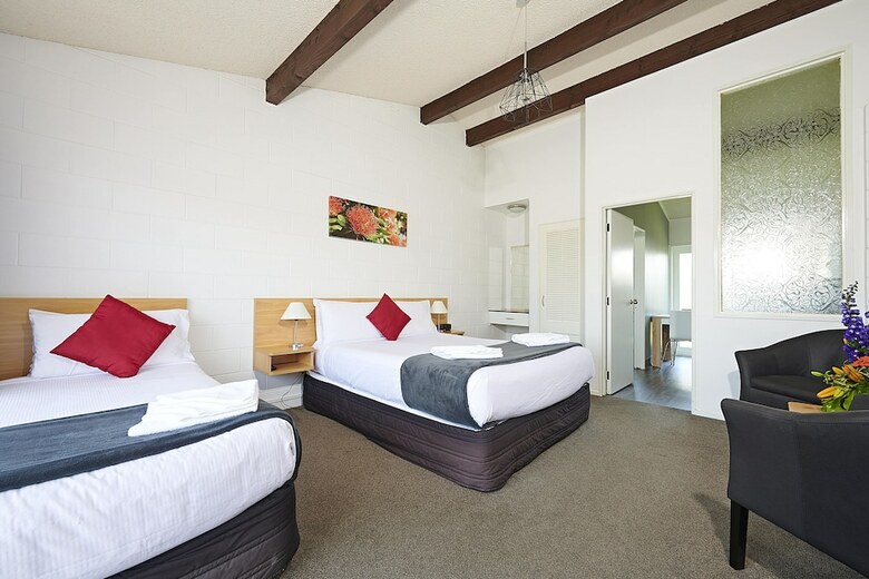 Cobblestone Court Motel