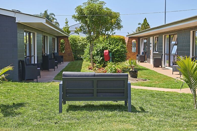 Cobblestone Court Motel