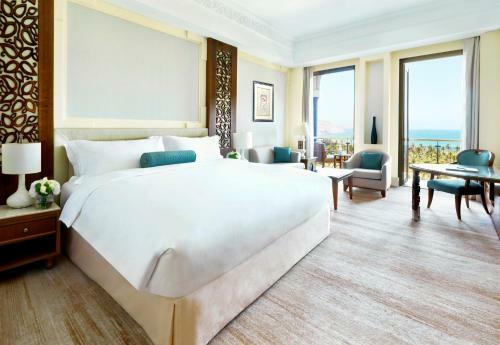 Al Bustan Palace, A Ritz-carlton Hotel