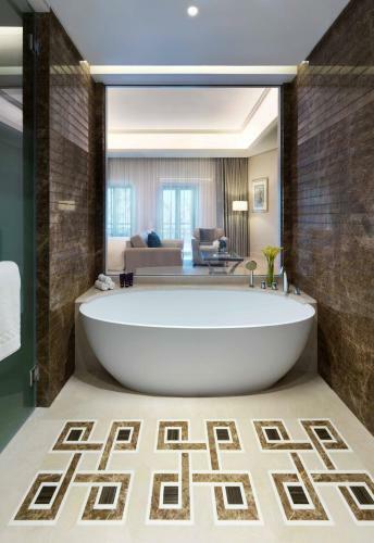 Al Bustan Palace, A Ritz-carlton Hotel