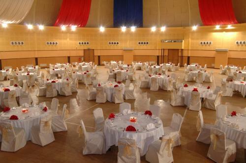 Al Falaj Hotel