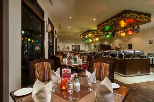 Al Falaj Hotel
