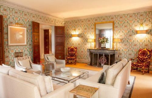 Langeais Chateau Sleeps 18 Pool Wifi
