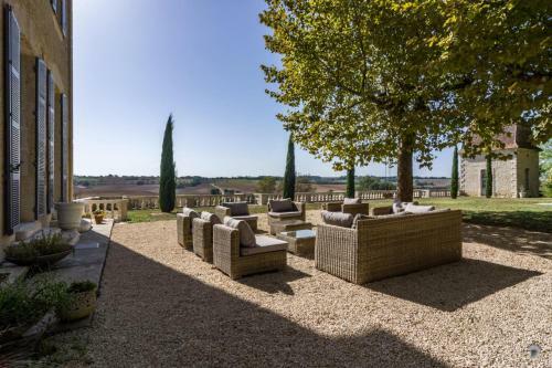 Larroque-sur-l'osse Villa Sleeps 8 With Pool