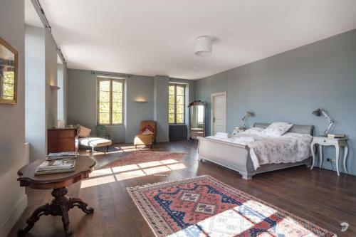 Larroque-sur-l'osse Villa Sleeps 8 With Pool