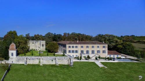 Larroque-sur-l'osse Villa Sleeps 8 With Pool