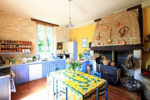 Laudogne Chateau Sleeps 12 Pool Wifi