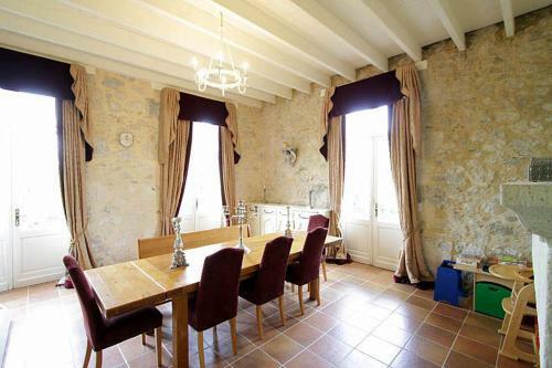Laugnac Chateau Sleeps 18 Pool Wifi