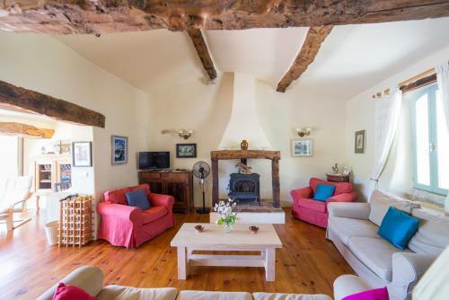Laurac Villa Sleeps 8 Pool Wifi