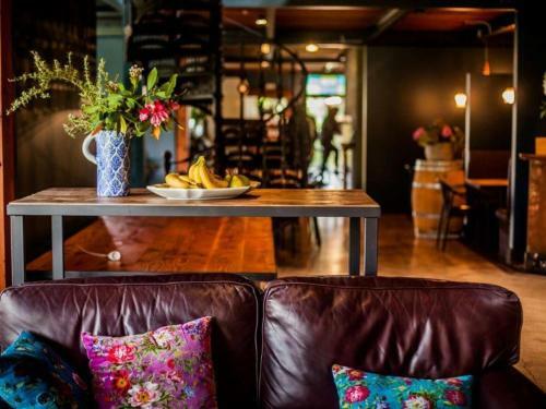 The Narrows Landing Hotel