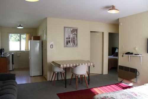 Cedar Lodge Motel