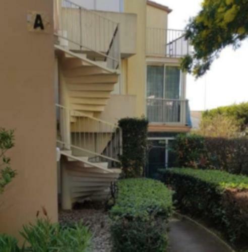 Apartamento Studio Cabin With Balcony Ideally Located!