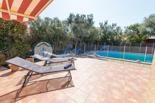 Maison Flamants Roses Avec Piscine