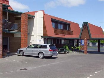 Aquarius Motor Inn