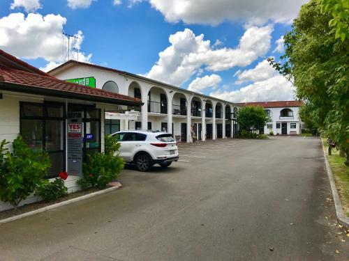 Hacienda Motor Lodge
