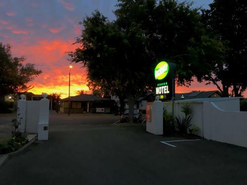 Hacienda Motor Lodge