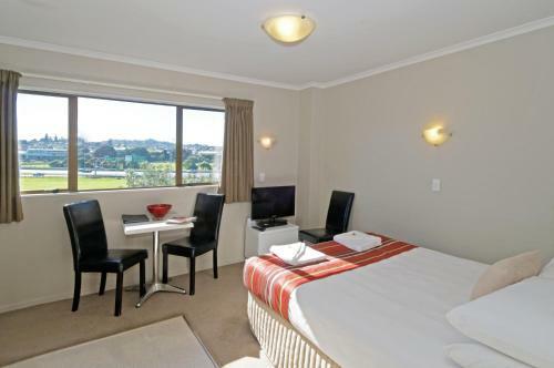 Airport Harbour View Motel