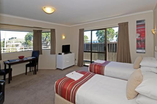 Airport Harbour View Motel