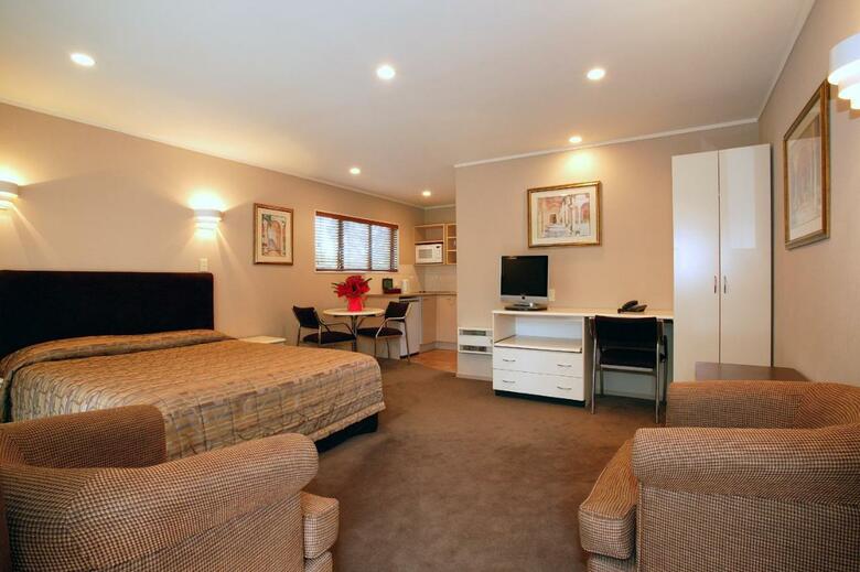 Cornwall Park Motor Inn