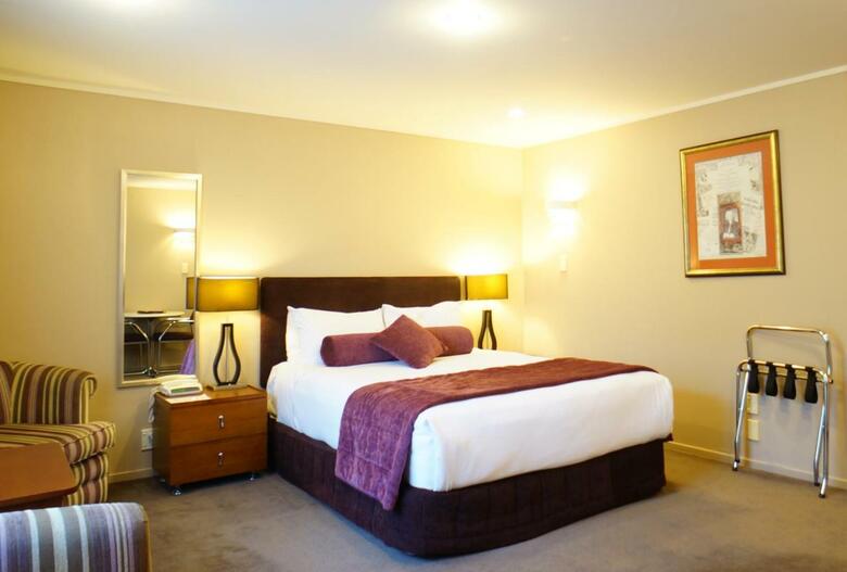 Cornwall Park Motor Inn