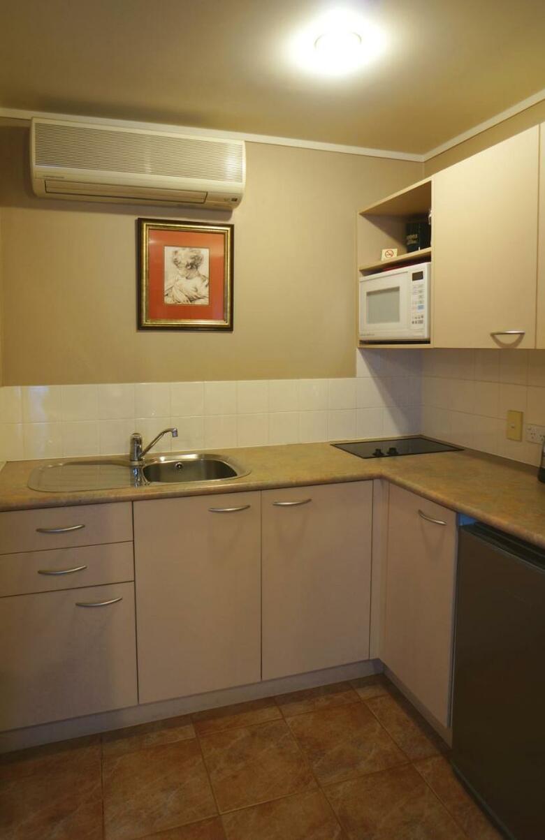 Cornwall Park Motor Inn